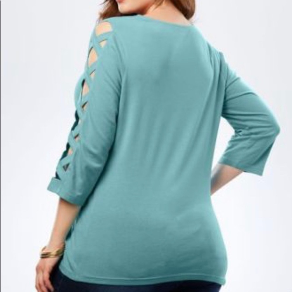 Plus size tunic with lattice arm design